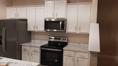 8401 Retrograde Rd in Jacksonville, FL - Building Photo - Building Photo