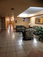 9686 Fontainebleau Blvd in Miami, FL - Building Photo - Building Photo