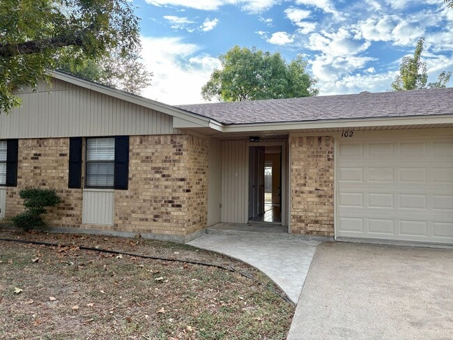 102 Susan Kay Dr in Lorena, TX - Building Photo - Building Photo