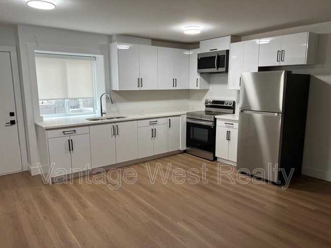 property at 3738 Astoria Dr