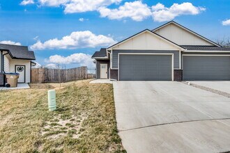 5707 E Bristol St in Bel Aire, KS - Building Photo - Building Photo