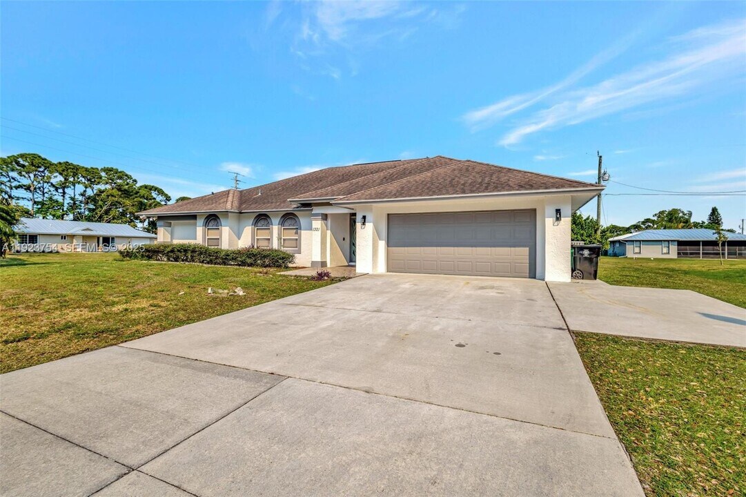 1321 SE Airoso Blvd in Port St. Lucie, FL - Building Photo