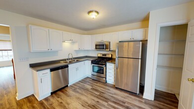 102 Katerina Dr in Monaca, PA - Building Photo - Building Photo