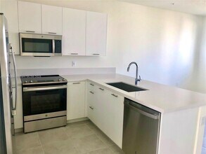 6455 NW 103rd Pl in Doral, FL - Building Photo - Building Photo