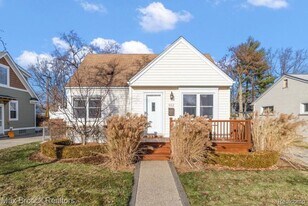 912 Woodsboro Dr in Royal Oak, MI - Building Photo