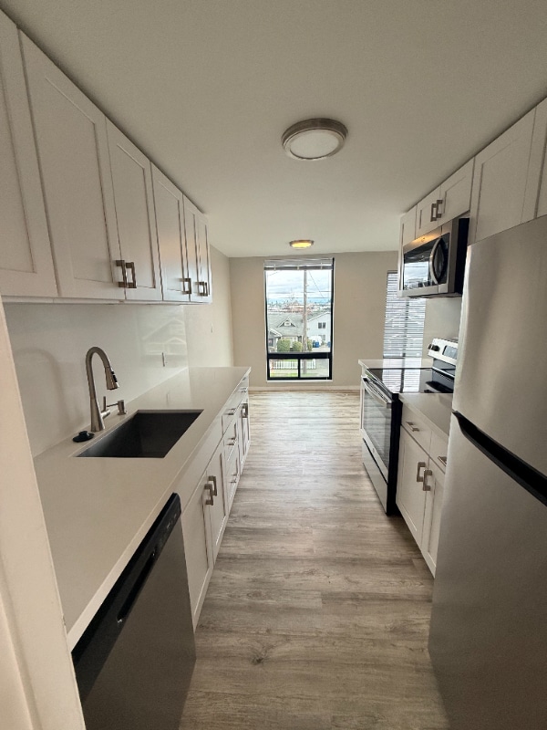 2117 Dexter Ave N, Unit 201 in Seattle, WA - Building Photo - Building Photo