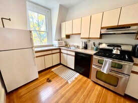 39 Cypress St, Unit 2 in Brookline, MA - Building Photo