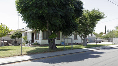 Sunset Village Apartments in Colton, CA - Foto de edificio - Building Photo