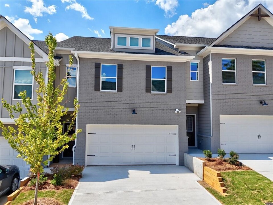 1352 Fern Ridge Ct in Norcross, GA - Foto de edificio