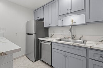 267 S Church Ln in Los Angeles, CA - Building Photo - Building Photo