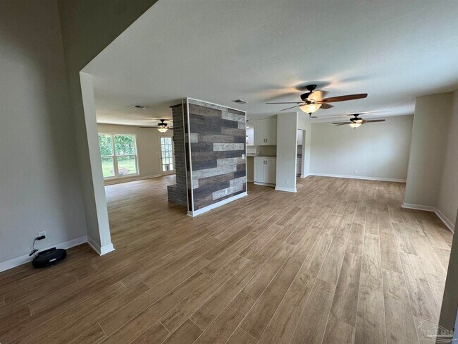 7866 Apollo Dr in Pensacola, FL - Building Photo - Building Photo