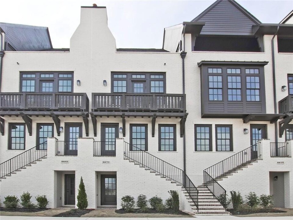 6678 Sterling Dr in Sandy Springs, GA - Building Photo