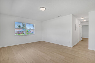 800 S Broadway in Lantana, FL - Building Photo - Building Photo