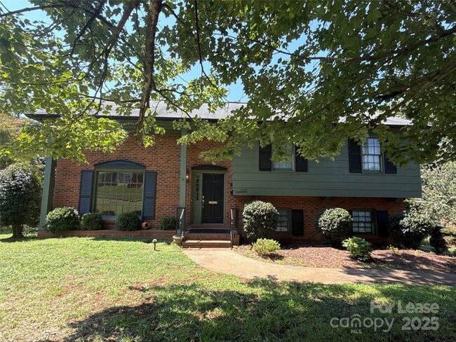 property at 1127 Queensgate St