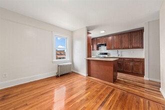 226-14 141st Ave in Queens, NY - Foto de edificio - Building Photo