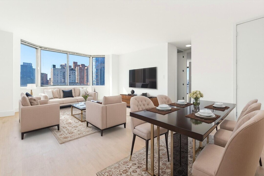 1735 York Ave in New York, NY - Building Photo