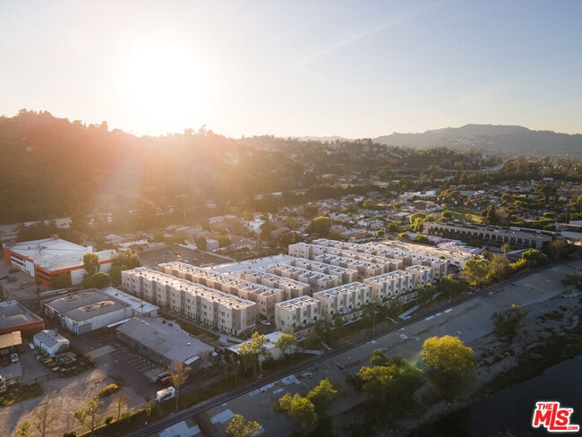 property at 2720 N Cadence Wy