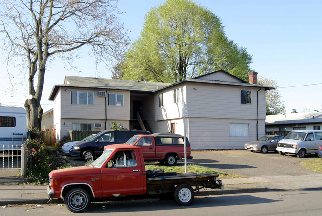 8112-8120 SE Francis St in Portland, OR - Building Photo - Building Photo