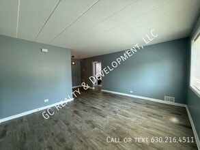 342 Wilson Ave in West Chicago, IL - Building Photo - Building Photo