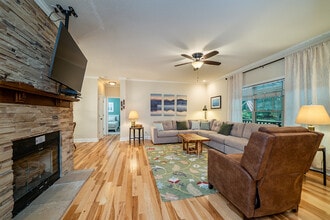 281 Raven Blvd in Lake Lure, NC - Building Photo - Building Photo