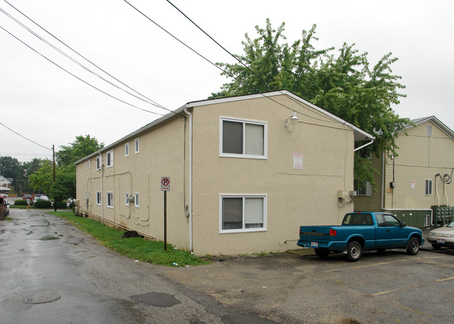 214 E Norwich Ave in Columbus, OH - Foto de edificio - Building Photo