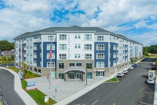 Taylor Pointe in Nashua, NH - Building Photo
