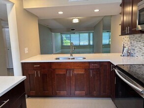 3521 Village Blvd in West Palm Beach, FL - Foto de edificio - Building Photo