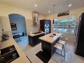 11260 NW 84th St in Doral, FL - Building Photo - Building Photo