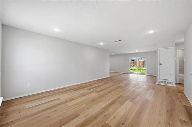 3833 Finley Rd in Irving, TX - Foto de edificio - Building Photo