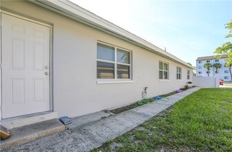 2406 Linhart Ave in Ft. Myers, FL - Building Photo - Building Photo