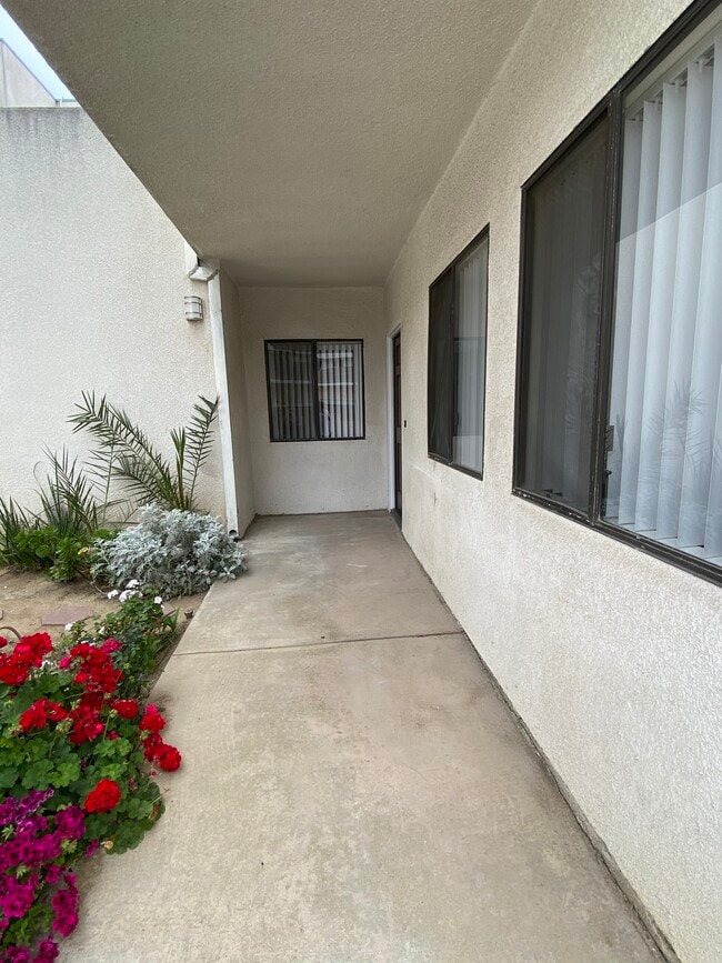 4045 W 182nd St, Unit C in Torrance, CA - Building Photo - Building Photo