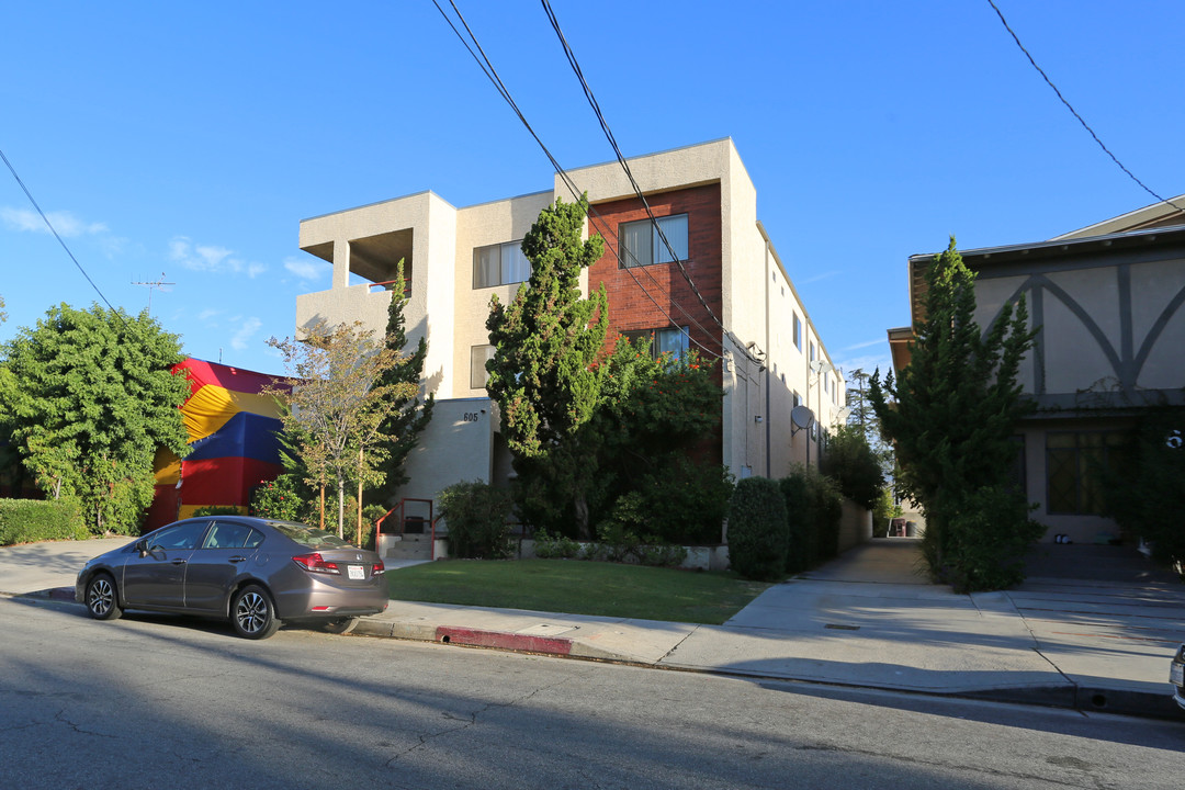 605 E Maple St in Glendale, CA - Foto de edificio