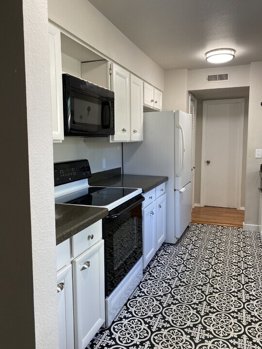 3330 Templeton Gap Rd-Unit -31 in Colorado Springs, CO - Building Photo