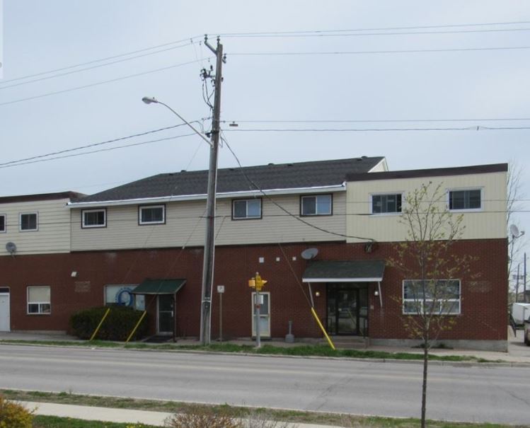 78 West St S in Orillia, ON - Building Photo