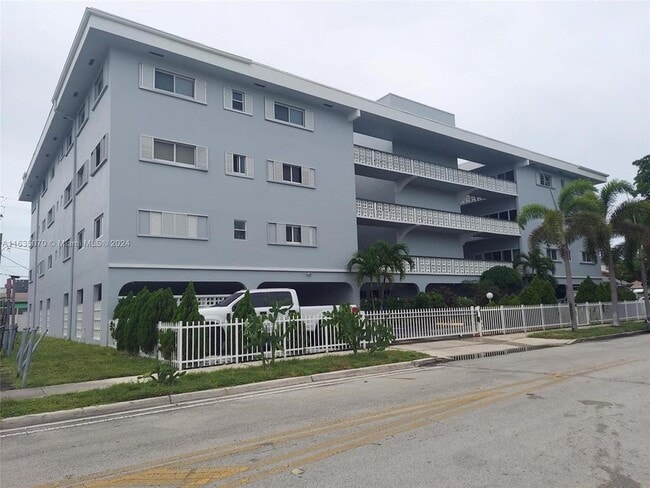 1818 Rodman St, Unit 2E in Hollywood, FL - Building Photo - Building Photo