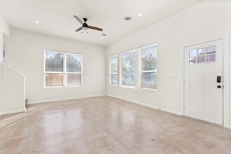725 Virginia Blvd in San Antonio, TX - Building Photo - Building Photo