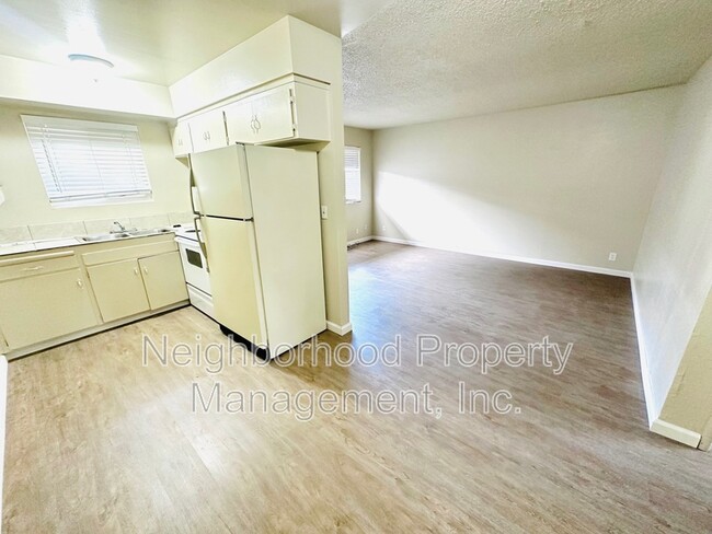 property at 1421 E Cambridge Ave