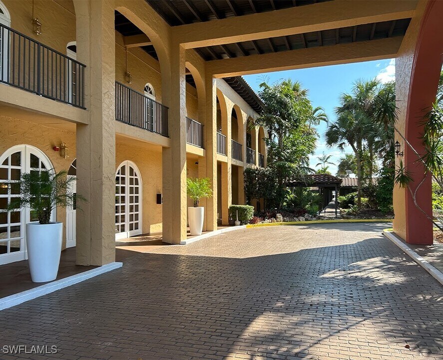 25000 Tamiami Trail E in Naples, FL - Building Photo