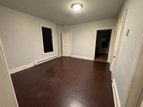 71 S 6th Ave in Coatesville, PA - Foto de edificio - Building Photo