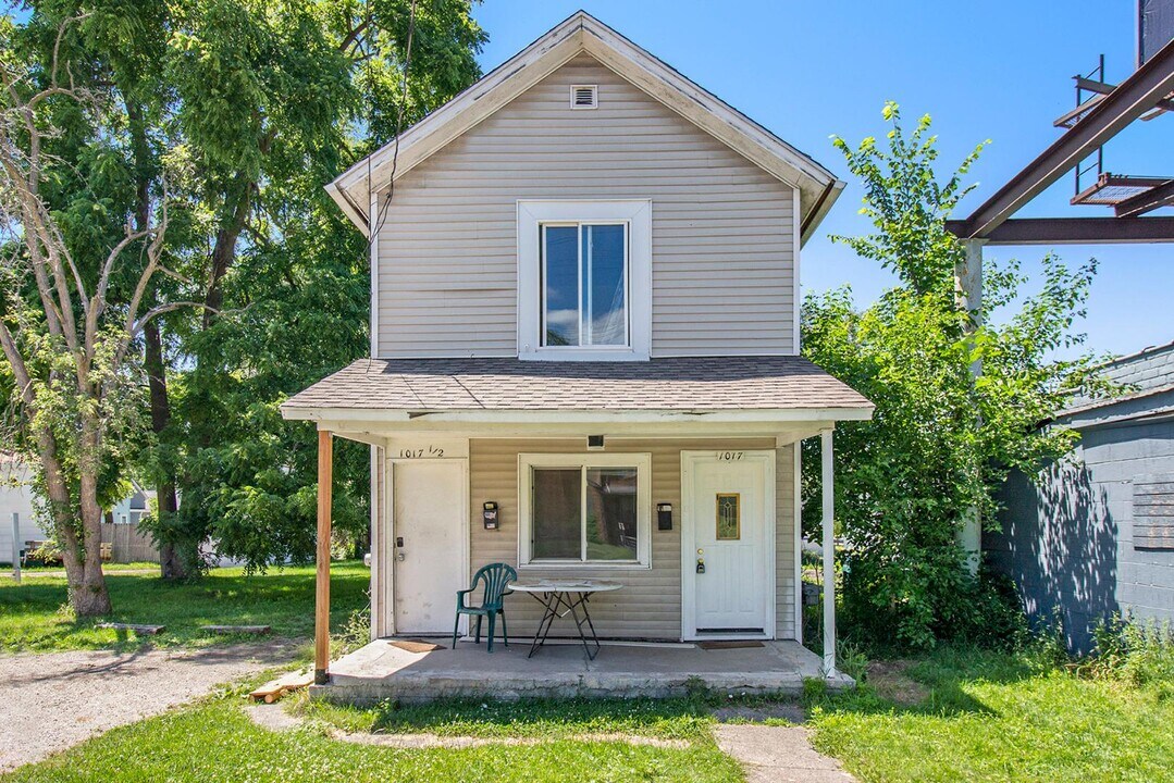 1017 N Martin Luther King Jr Blvd in Lansing, MI - Building Photo