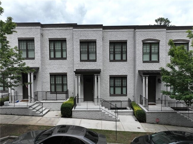 property at 728 Taylor Ct