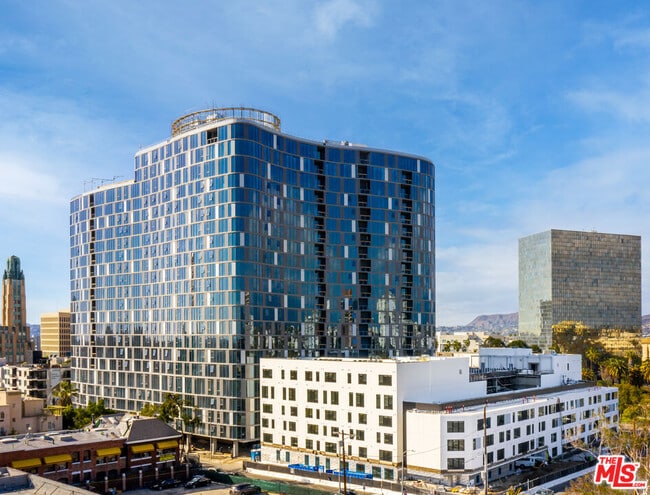 property at 2801 Sunset Pl