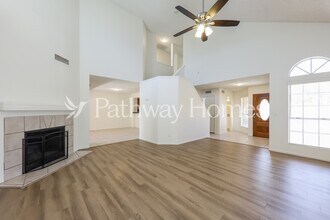 425 E Taro Ln in Phoenix, AZ - Building Photo - Building Photo