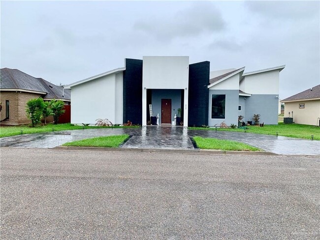 property at 800 New Orleans Cir