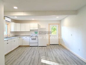 227 E South St in Shreve, OH - Building Photo - Building Photo