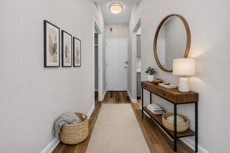 Pooks Hill Tower & Court in Bethesda, MD - Foto de edificio - Building Photo