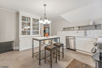 30 N Mountain Ave-Unit -CH in Montclair, NJ - Building Photo - Building Photo