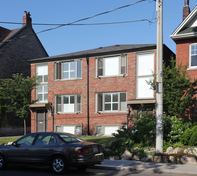 216-218 Pacific Ave in Toronto, ON - Building Photo - Primary Photo