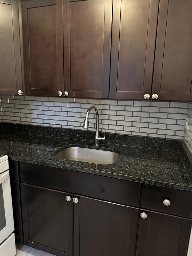 6800 N Sheridan Rd, Unit ONE BED in Chicago, IL - Building Photo - Building Photo