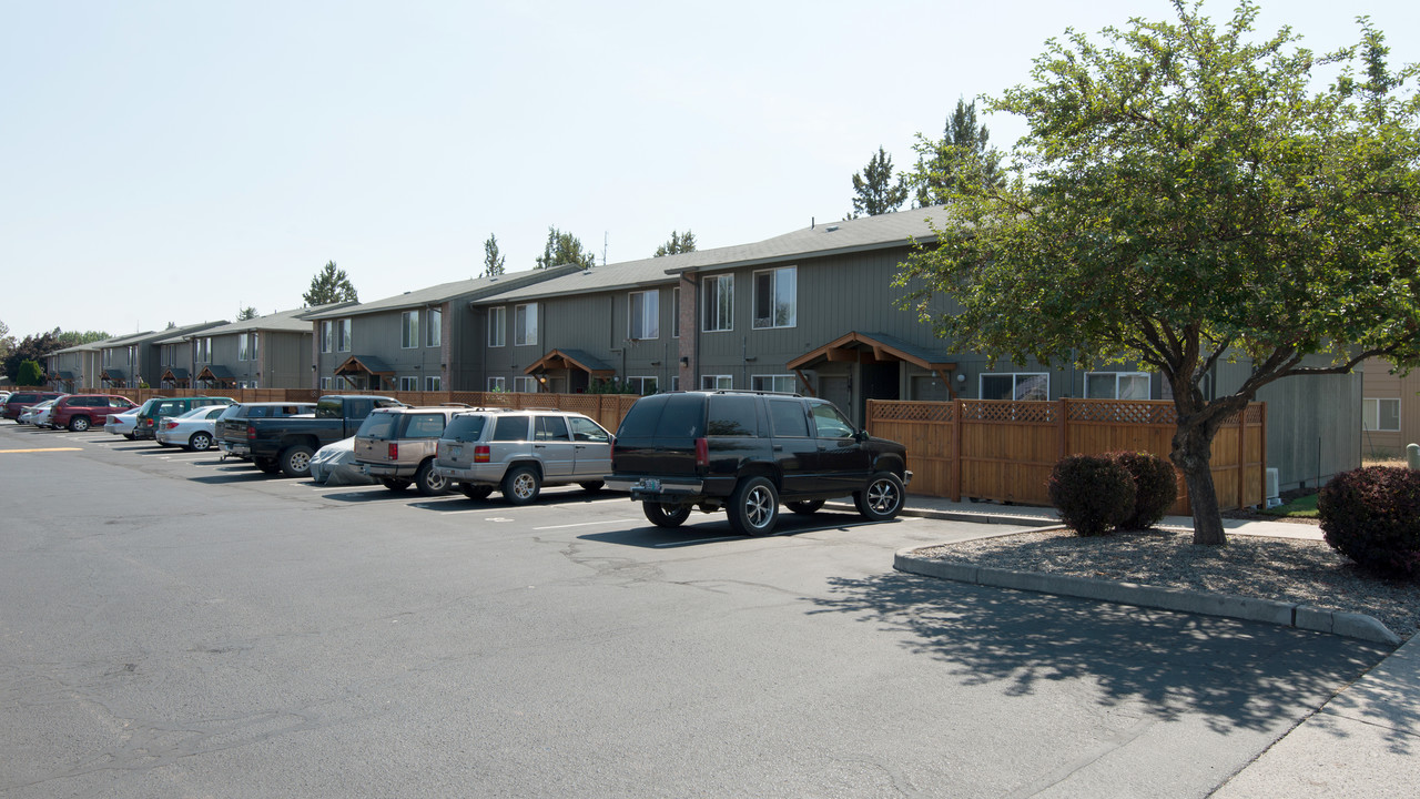 Chaparral Apartments in Redmond, OR - Building Photo